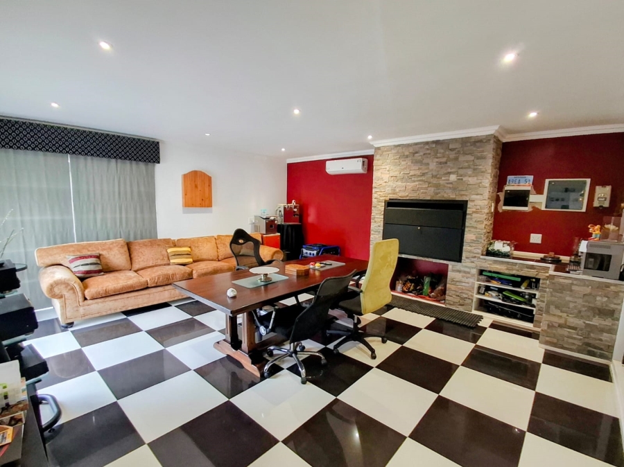 3 Bedroom Property for Sale in Sunrise On Sea Eastern Cape